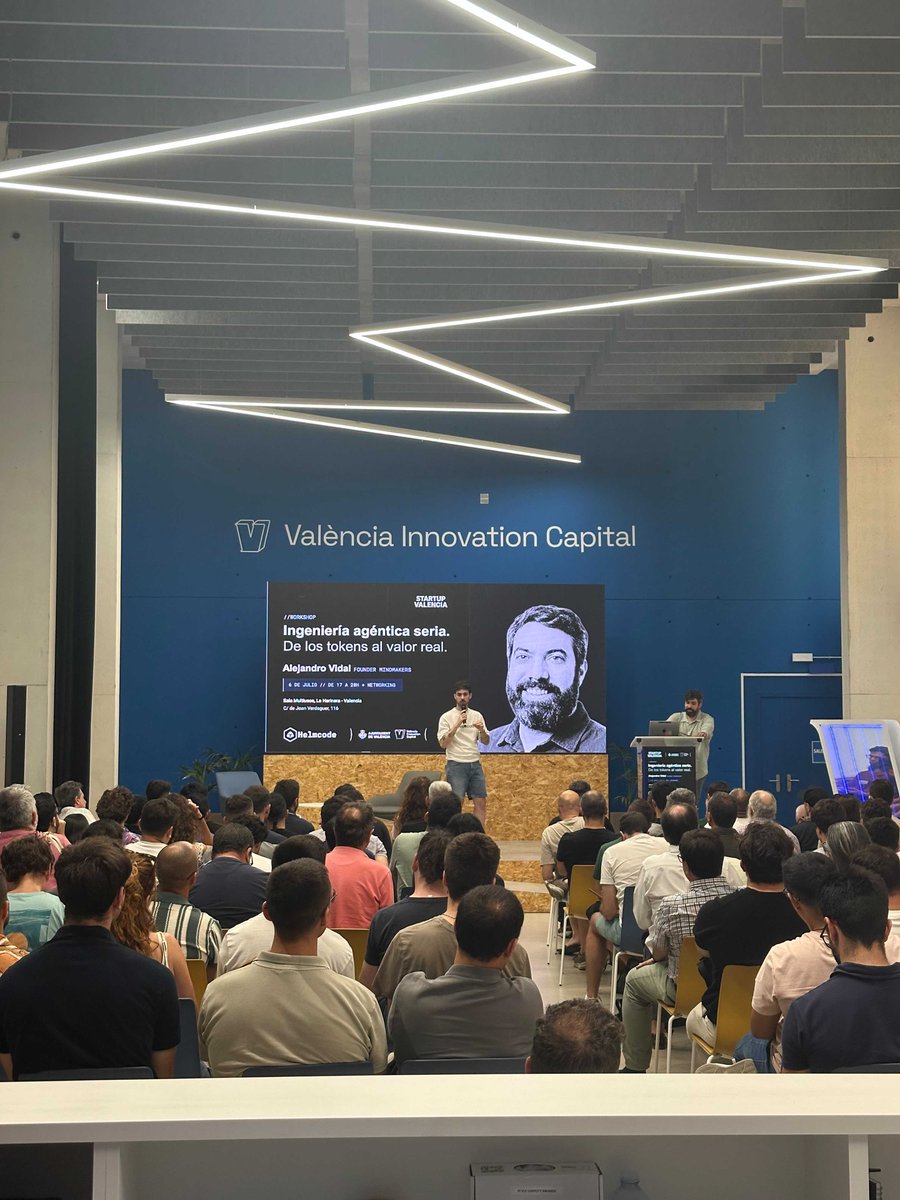 borjaperfra's tweet photo. Ayer fue mi primer día en @helmcode 🙂

Me uno a @barckcode y al resto del equipo para montar la mejor empresa (y la mejor comunidad) de IA abierta e inferencia de Europa.

🐮 Fotito de ayer con mi nuevo jefe para alborotar al ganado. 
Dupla histórica: Oliver y Benji, Batman y Robin, Mario y Luigi, Bonnie & Clyde, Oyarzábal y Cucurella. 

Para ser mi primer día, no estuvo nada mal. Nos trajimos a @dobleio a hablar sobre Ingeniería Agéntica en serio, y tan en serio. Menuda masterclass, menudo nivel, Maribel. Todo lleno, la gente encantada y desvirtualicé a muchas personas.

Hemos estrenado nueva branding y nueva web, así que métete en https://t.co/bUUBG00u62 para ver lo que hacemos y cómo lo hacemos.

En los próximos días voy a contar cómo he rediseñado todo en 3 días sin tocar un figma y cómo montar un sistema de diseño y design ops listo para que el resto del equipo sea autónomo.

He escrito algunas FAQs para curiosos/as :)

FAQ’s

¿Qué hace Helmcode?
Servimos modelos de IA abierta (open-source/ open-weight) en nuestra infraestructura a empresas que quieren reducir su factura de API’s, que quieren soberanía y privacidad del dato (zero-logs + GDPR + AI Act ready)  y que quieren trabajar con IA abierta sin preocuparse por tener y mantener infra de IA.

¿Qué es IA open y por qué tiene sentido?
Empieza a haber un problema de control y soberanía de la IA. Las empresas no pueden hipotecar su estrategia de IA a empresas que se quedan con sus datos, que controlan el precio y la distribución y que no se adaptan a la legislación europea. Europa no puede depender de que USA le corte o le abra el acceso a los mejores modelos.

Los modelos abiertos están ya muy cerca de los modelos frontier. Además, el 80% de las tareas para las que se usa la IA ya se pueden hacer con éxito con modelos open.  Y permiten un mayor control de la factura, trazabilidad y privacidad.

Encima nosotros te facilitamos la vida dándote una api key y nos ocupamos de la infraestructura donde corren.

¿Qué vas a hacer tú en Helmcode?
De todo xD. Principalmente lo mismo que hacía en Manfred. Posicionar la empresa y la marca como el referente de IA abierta a nivel nacional y europeo, generación de pipeline de negocio constante inbound (que las empresas quieran trabajar con nosotros) y crear la mejor comunidad de IA abierta del mundo mundial.

Una mezcla de DevRel/Comunidad con mi rol habitual de marketing lead.

¿Cómo me meto en la Comunidad?
Muuy fácil: https://t.co/HlDv0OS9An

Ahí vamos a meter todas las betas, hacer los eventos privados, los hackatones y a compartir todo el conocimiento.

Además, hemos abierto 100 nuevas plazas en la waitlist de la Comunidad para que podáis quemar tokens a dolor.

¿Por qué has dado este paso?
It’s very difficult todo esto. Dejo atrás una empresa que he querido y quiero mucho. Pero había un momento vital de tirar del carro, construir y liderar que voy a poder hacer en Helmcode. Además, conocía a @barckode y me flipa lo que está consiguiendo. No hubiera dado este paso sin él. Pero se vienen tantas cosas increíbles que no sé ni por dónde empezar a ilusionarme.

¿Ya no vas a hablar de talento?
No, voy a seguir hablando de talento. No desde la voz de Manfred, sino de la mía propia. Pero ya veré de qué manera colaboro con Manfred para seguir trayendo cositas chulas de datos e informes. Tengo que rescatar muchos mensajes del consultorio de talento para hacer algún post más de esto. Pero es un tema que voy a seguir tratando.

Eso sí, me vais a ver hablar mucho más de IA, de IA open.

¿Te vamos a ver en eventos?
Siempre. Vamos a montar nuestros propios eventos y tenemos la idea de montar un evento tocho propio. ¿Cómo os suena INFERENCE: the open AI builders conference? Ya puliremos el nombre, pero se vienen cositas.

Además, vamos a estar mucho con la comunidad. Dando charlas en eventos (@barckode por ejemplo será speaker en la @tarugoconf), patrocinando o simplemente dejándonos caer para bichear. No os vais a librar de mí.

¿Cómo podemos seguir lo que haces?
Soy un turras. Así que voy a hablar de todo por aquí, pero también en LinkedIn: https://t.co/egW2BXzHpA

Pronto montaremos una newsletter para ir metiendo todo el contenido increíble que vamos a crear.

Si quieres seguir lo que hacemos en Helmcode, síguenos en twitter @helmcode o en LinkedIn. Yo voy a estar detrás de las cuentas :)

¿Vas a estar en la FredCon’26?
¿Lo dudabas? Estaré con Helmcode como patrocinadores del evento. Pero también co-presentaré la FredCon’26 junto a @leonardopoza. Y nos vamos a disfrazar. Le voy a hacer vestirse de lo más ridículo que se me ocurra xDD

¿Estáis contratando en Helmcode?
Estamos montando demasiadas cosas ahora mismo a la vez y no es el momento idóneo para incorporar más gente al equipo, pero vamos a necesitar buenas manos para convertirnos en la mejor empresa de IA abierta de Europita. Así que, si te gusta la infraestructura de IA y te apetece resolver problemas complejos, tírame DM porque voy a empezar a crear una lista del talento con el que nos gustaría trabajar :)

Os habéis portado increíble conmigo en mi etapa en Manfred. Yo os lo voy a intentar devolver con mucho contenido para la comunidad, hackatones chulos y todo el conocimiento que podamos compartir. 🖤

Si tienes dudas, temas que te gustaría que tocáramos, sugerencias de cosas que le faltan a la comunidad de IA en España, etc. Tíramelo todo en comentarios; que recojo feedback 👀