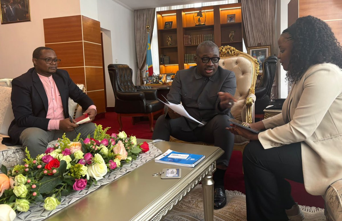 ebuteli's tweet photo. Dernier virage !

@ebuteli s’apprête à lancer Landila, le premier baromètre de suivi de l’activité du gouvernement en #RDC.

Le lundi 6 juillet, @ngalula_clara, @IthielBatumike et @Tresor_k ont rencontré @Guy_Loando, ministre d’État en charge des relations avec le Parlement, afin de présenter l’outil citoyen et  d’échanger sur l’agenda législatif du gouvernement.