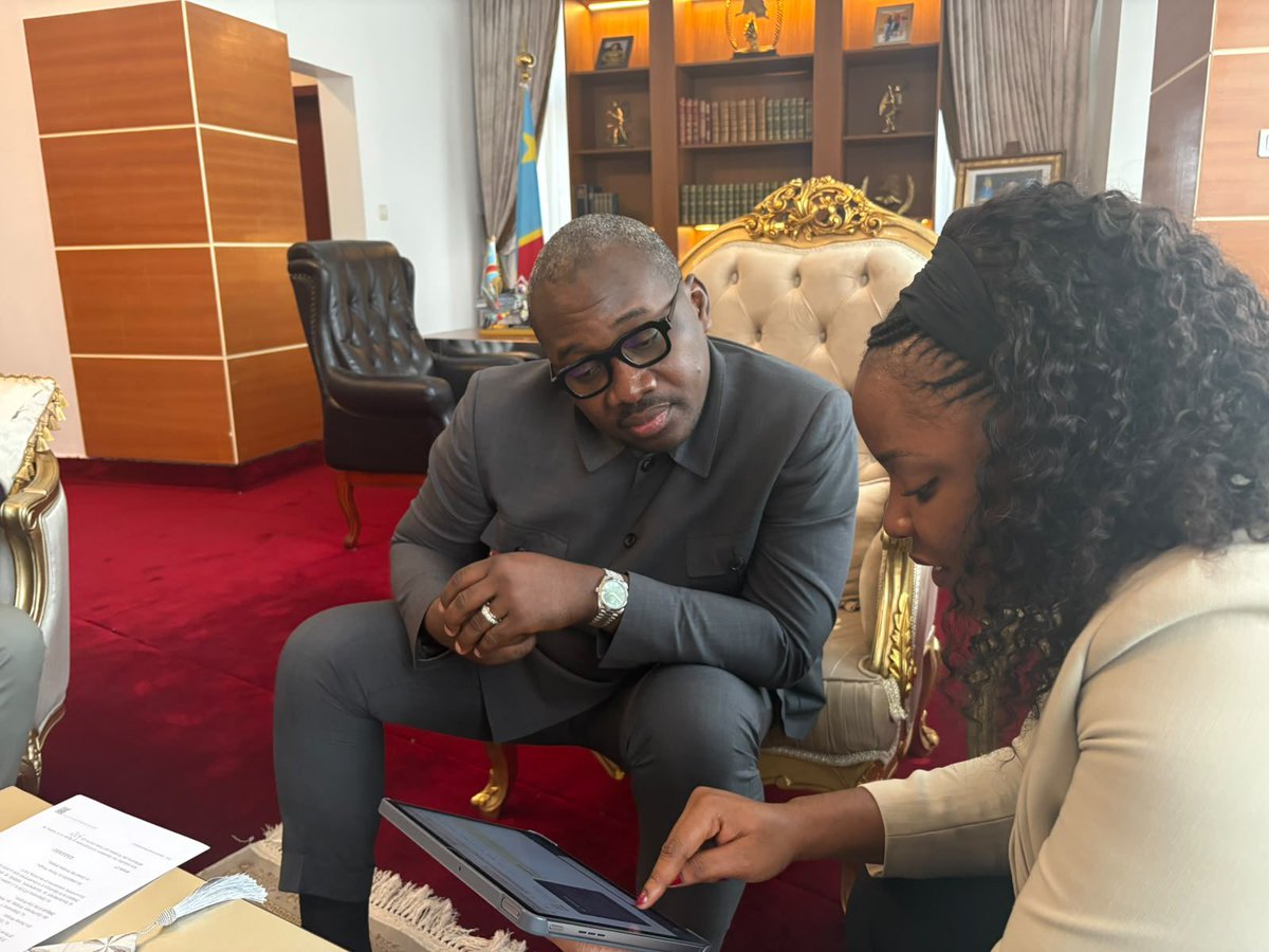 ebuteli's tweet photo. Dernier virage !

@ebuteli s’apprête à lancer Landila, le premier baromètre de suivi de l’activité du gouvernement en #RDC.

Le lundi 6 juillet, @ngalula_clara, @IthielBatumike et @Tresor_k ont rencontré @Guy_Loando, ministre d’État en charge des relations avec le Parlement, afin de présenter l’outil citoyen et  d’échanger sur l’agenda législatif du gouvernement.