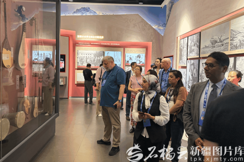 Talkwith_Alex's tweet photo. Journalists, scholars, and think tank experts from 11 countries explored Xinjiang firsthand, discovering its rich culture, dynamic development, and vibrant communities. They now plan to share their experiences with audiences around the world. #Xinjiang #China #CulturalExchange https://t.co/jCsUdrFNky