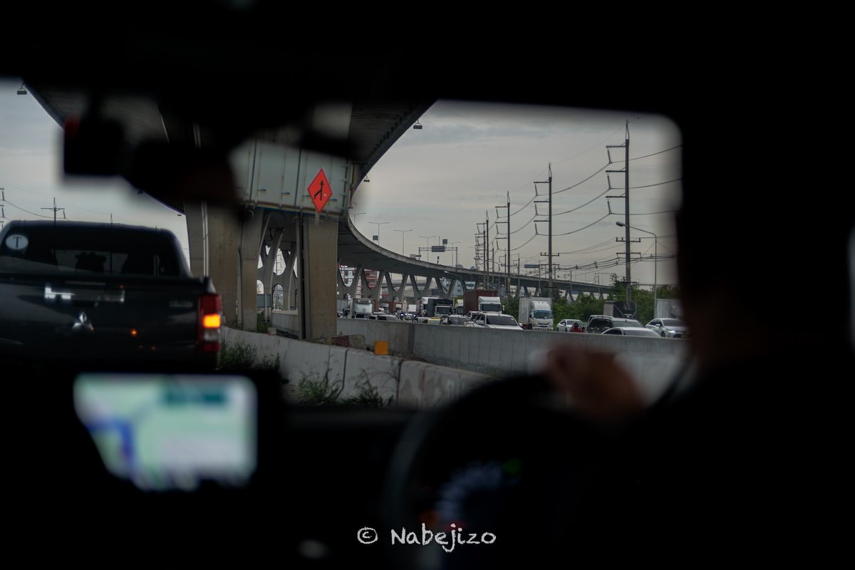 pssiam's tweet photo. 今日もFUJIFILM X-T5。
MF単焦点レンズが楽しくてカッコ良い。
Nokton 35mm F1.2をつけた時が1番かっこいい。

#voightlander
#nokton
#fujifilm 
#chonburi https://t.co/VGwZT63wSr