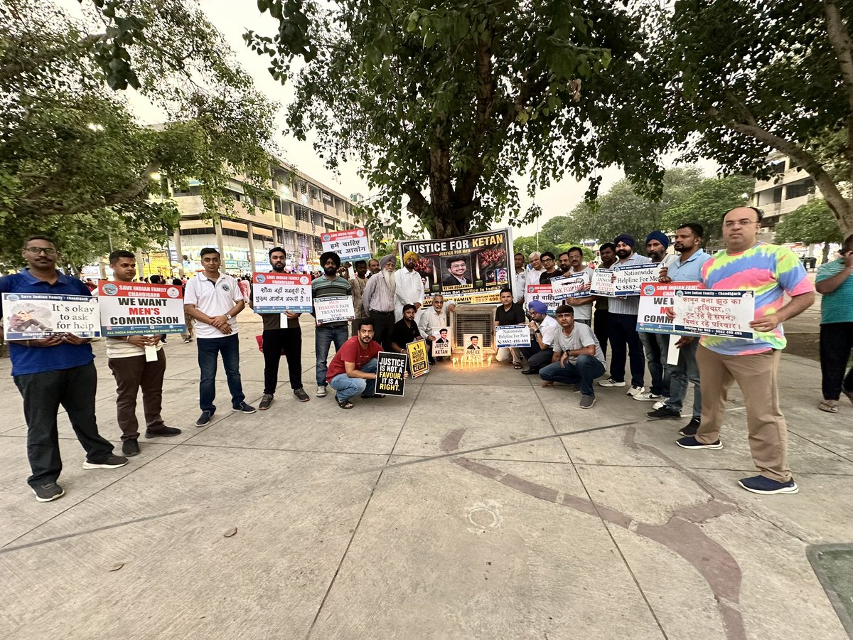 sifchandigarh's tweet photo. 🕯️ Not just a protest. It’s a call for equal justice.

We came together in a peaceful candlelight protest at Sec-17, Chandigarh to demand justice for Ketan Aggarwal and to spread one simple message: justice and equal rights must belong to everyone, irrespective of gender.

It was inspiring to witness citizens of Chandigarh come forward and support this mission. 

We were also honored to have Mr. Sanjeev Chadha, President of Chandigarh Beopar Mandal, stand with us in solidarity. His support added strength to our peaceful movement and our call for justice for Ketan Aggarwal.

Justice has no gender. Equality has no exceptions. Every victim deserves fairness, dignity, and justice. 🕊️
#JusticeForKetanAggarwal 
#KetanAggarwalCase #SiyaGoyal 
#JusticeForMen