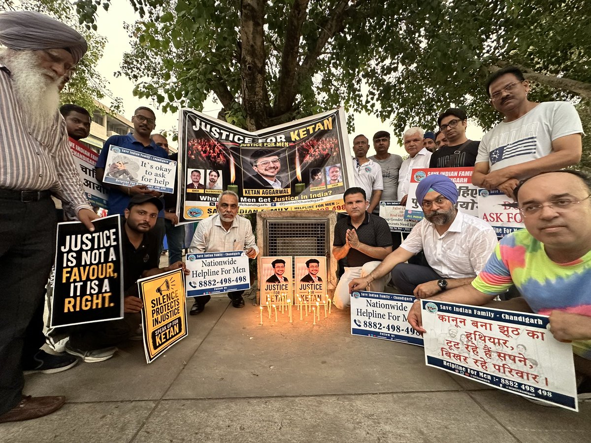 sifchandigarh's tweet photo. 🕯️ Not just a protest. It’s a call for equal justice.

We came together in a peaceful candlelight protest at Sec-17, Chandigarh to demand justice for Ketan Aggarwal and to spread one simple message: justice and equal rights must belong to everyone, irrespective of gender.

It was inspiring to witness citizens of Chandigarh come forward and support this mission. 

We were also honored to have Mr. Sanjeev Chadha, President of Chandigarh Beopar Mandal, stand with us in solidarity. His support added strength to our peaceful movement and our call for justice for Ketan Aggarwal.

Justice has no gender. Equality has no exceptions. Every victim deserves fairness, dignity, and justice. 🕊️
#JusticeForKetanAggarwal 
#KetanAggarwalCase #SiyaGoyal 
#JusticeForMen