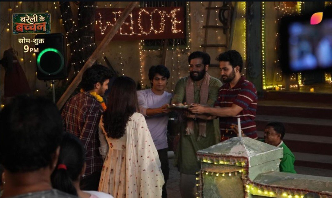 avnix05's tweet photo. Omg give me the episode I'm so excited to see her with them πππ€π»β€οΈ
#BareillyKeBacchan #KrishSa https://t.co/HKIORBIApQ