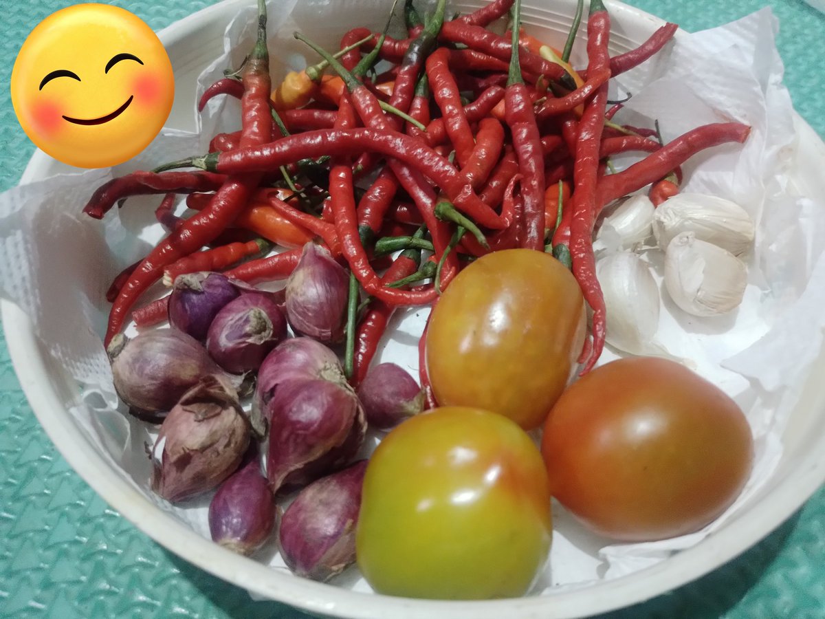 khariesmayani's tweet photo. Sambalan 10 ribu 😁 https://t.co/s8s4W6R3jN
