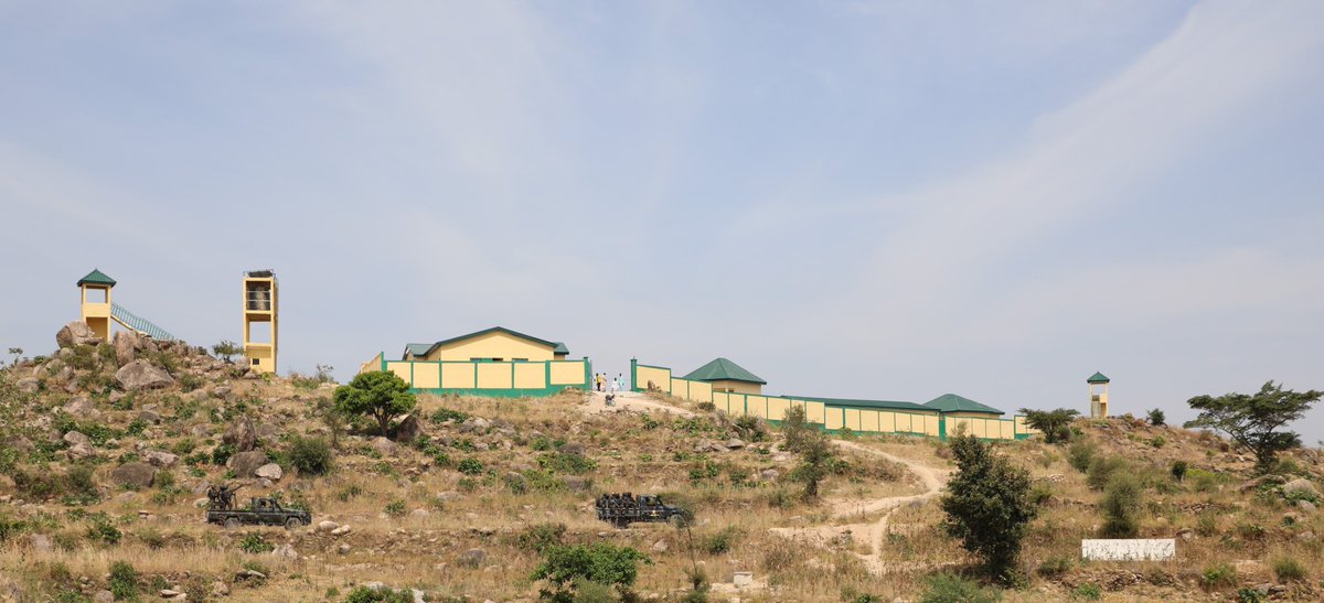 PNUDCameroun's tweet photo. "Security is not only about infrastructure; it's about trust."

In Tourou, the construction of the gendarmerie brigade has improved security, strengthened community relations, restored trust and contributed to the gradual return of displaced populations.

Read how @PNUDCameroun  #stabilization is making a difference: https://t.co/k5mx1yEX6b 

#stabilsationInAction
