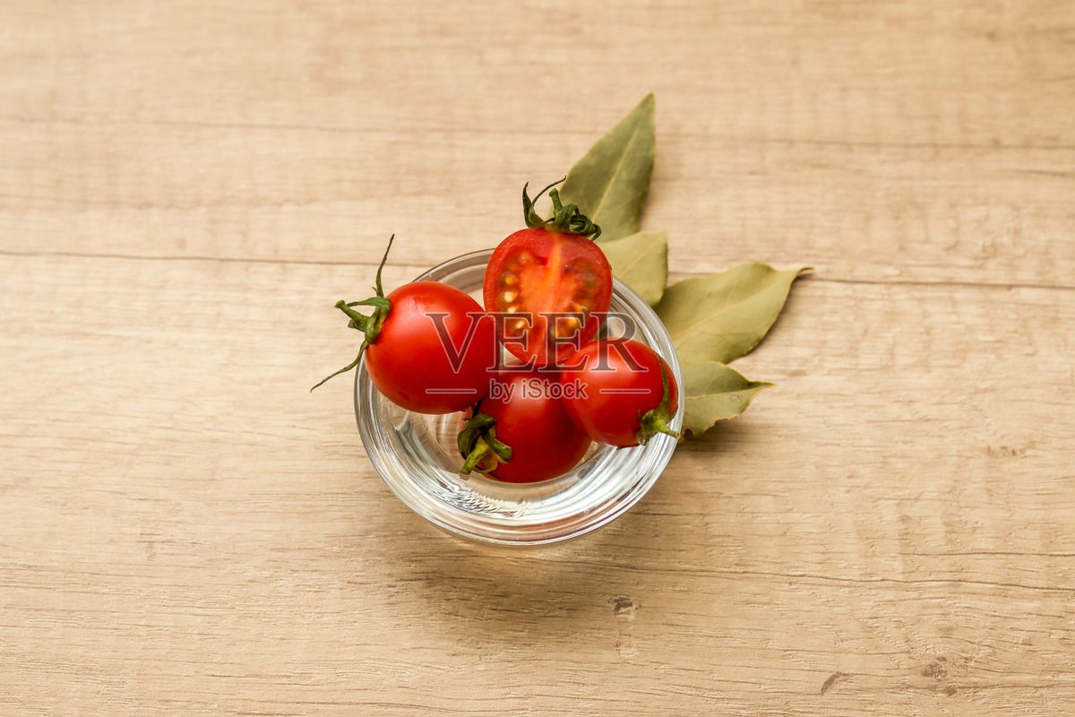 Buschmann333's tweet photo. Just tried the new organic cherry tomatoes from the local farm—sweet, juicy, and bursting with fresh flavor, way better than the store-bought ones!  #FreshProduce #FarmToTable， https://t.co/KGEeZ7Y1yL