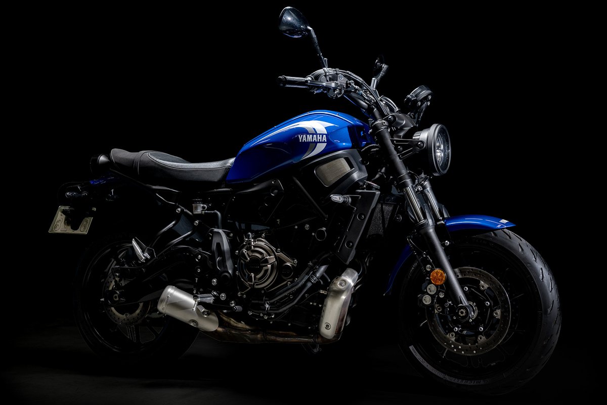 ECHELON_MCteam's tweet photo. 【ラインナップ追加】
■YAMAHA XSR700

カウルレスの特徴的なヘッドライトや、XSR700の個性的な給油口の形状にもフィットし3D透明フィルムがガードします。

傷のストレスを減らし、より軽やかで扱いやすく。#Yamaha #XSR700 #ヤマハ #PPF #echelonmotorcycle https://t.co/81cyds11y3