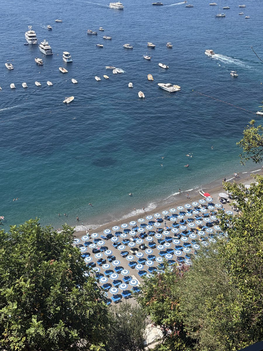paucuepad's tweet photo. Positano 🩵🇮🇹🌺 https://t.co/Nj3b5PR5qO