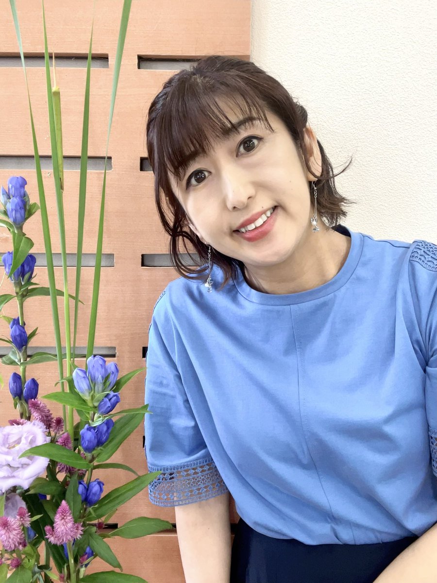 smile9137's tweet photo. 今日は、スタジオのお花が涼しげでした🔹 https://t.co/o76rb1SfMH