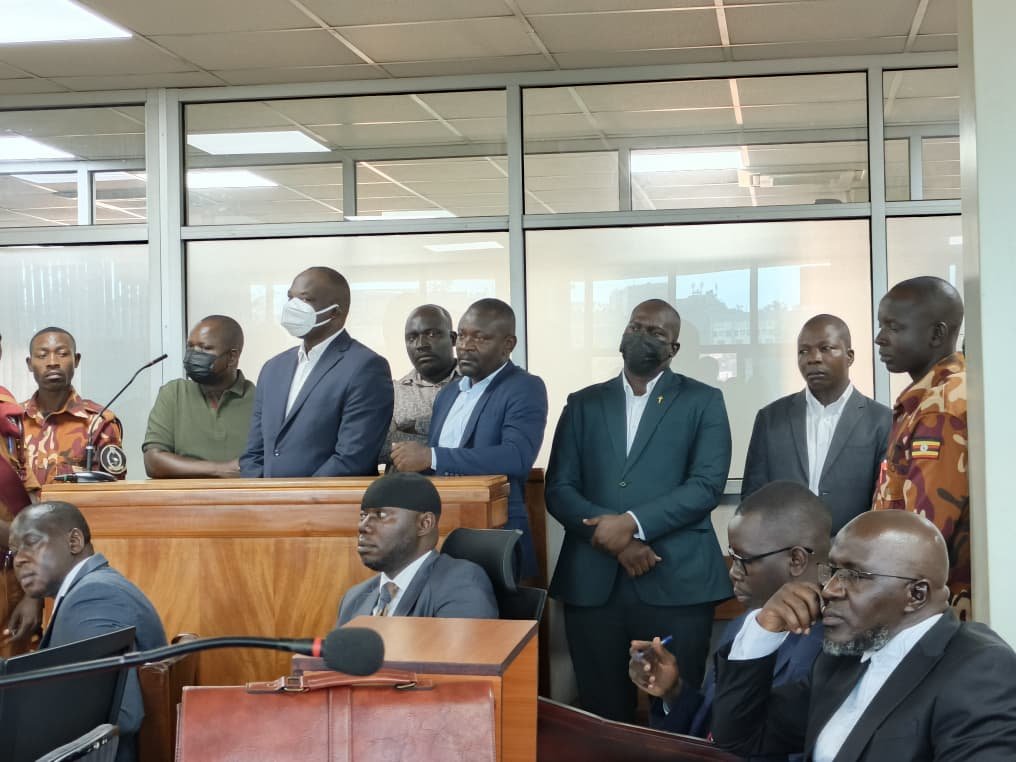 simbaradio's tweet photo. @ChrisObore1 ne banne 6 bwebakwatibwa ku nsonga ezekuusa ku bulyake mu @Parliament_Ug baziddwayo ku alimanda e Luzira, oluvannyuma lwa Kkooti okutegeezebwa nti okunoonyereza kukyagenda mu maaso.
Kkooti etegeezeddwa nti Obore atanaweza na wiiki ku alimanda ataddemu okusaba kwe https://t.co/2h1hNN6E6o