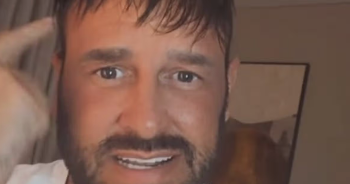 MirrorCeleb's tweet photo. Katie Price’s husband Lee Andrews blames prison food for hair transformation.

https://t.co/xEkanOhYfu https://t.co/M0OZ4h7bl4