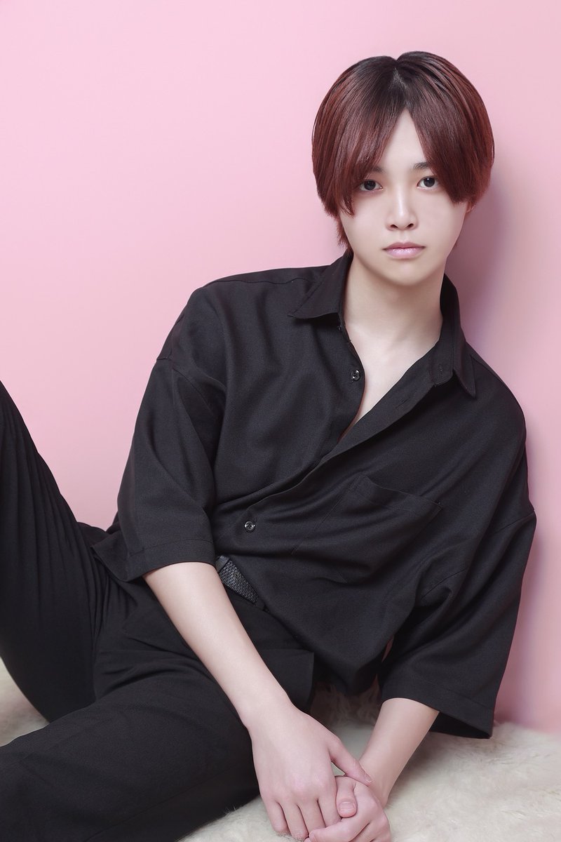 hostleJP's tweet photo. ／⋰
ホストを始めると、人はここまで変わる。
＼⋱

歌舞伎町『VOCE』
なるきさん（@NARUKIVOCE）のビフォーアフター✨

🙅‍♂️異性と関わり0、完全未経験。 
お店のプロデュースで人気ホストに大激変🔥

お店の詳細はリプ欄へ👇 https://t.co/VLGDx09QFc