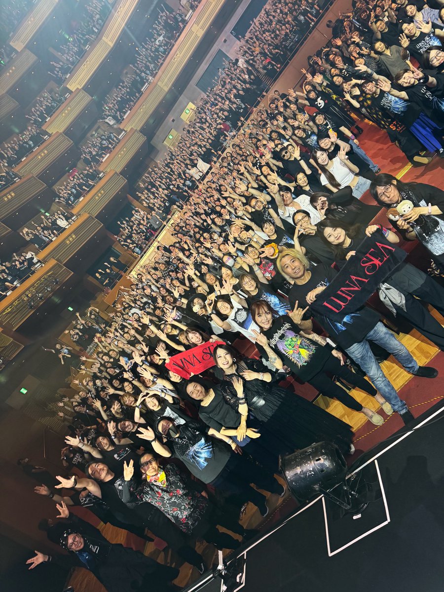 SUGIZOofficial's tweet photo. From Nagoya with Love 0705.

UNENDING JOURNEYツアー 名古屋公演Day2、
LS名古屋公演史上過去最高のライヴだった！
流石完全なる第2の故郷！
そして、少し早いみんなからの祝福、B.D.コールは至上の幸せだった。生涯忘れないよ。
みんな本当に本当にありがとう。。。

この日が56歳最後のライヴとなった。至福だった。
新しい歳もどうか宜しくお願いしますね。
これからも共に旅を続けようね。

#LUNASEA
#UNENDINGJOURNEY_FOREVER　
#正真正銘第２の故郷
#SUGIZO