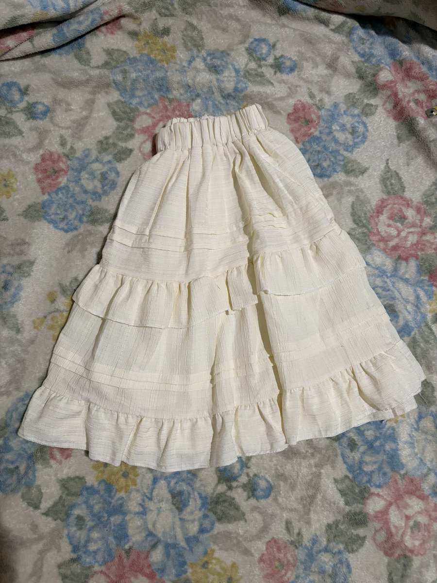 letgouw's tweet photo. bantu abisin rok bkk, colorbox, uniqlo ini yuk kak https://t.co/YY23xRRwmT