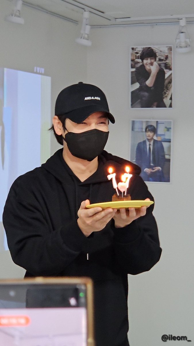 ileom_'s tweet photo. 지짜 너무 귀여워 어떻게 사람이 이러지 ㅠㅜㅜ 🥺🥺🥺 https://t.co/aQSvBgtDow