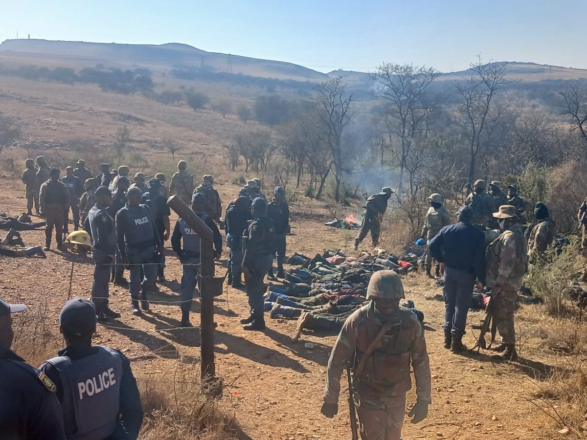 SAPoliceService's tweet photo. #sapsGP [ACTIVE SCENE: OPERATION PROSPER AT LOSBERG KLOOF MINE, WESTONARIA] #SAPS Gauteng together with SANDF and Sibanye Protection Services, conducted #OperationProsper at Losberg Kloof Mine in Westonaria on Tuesday, 07/07.

The operation is aimed at combating #IllegalMining activities and transnational crime in the area. More than 150 suspects have been arrested for illegal mining-related offences. #PartnershipPolicing #SaferCommunities ME