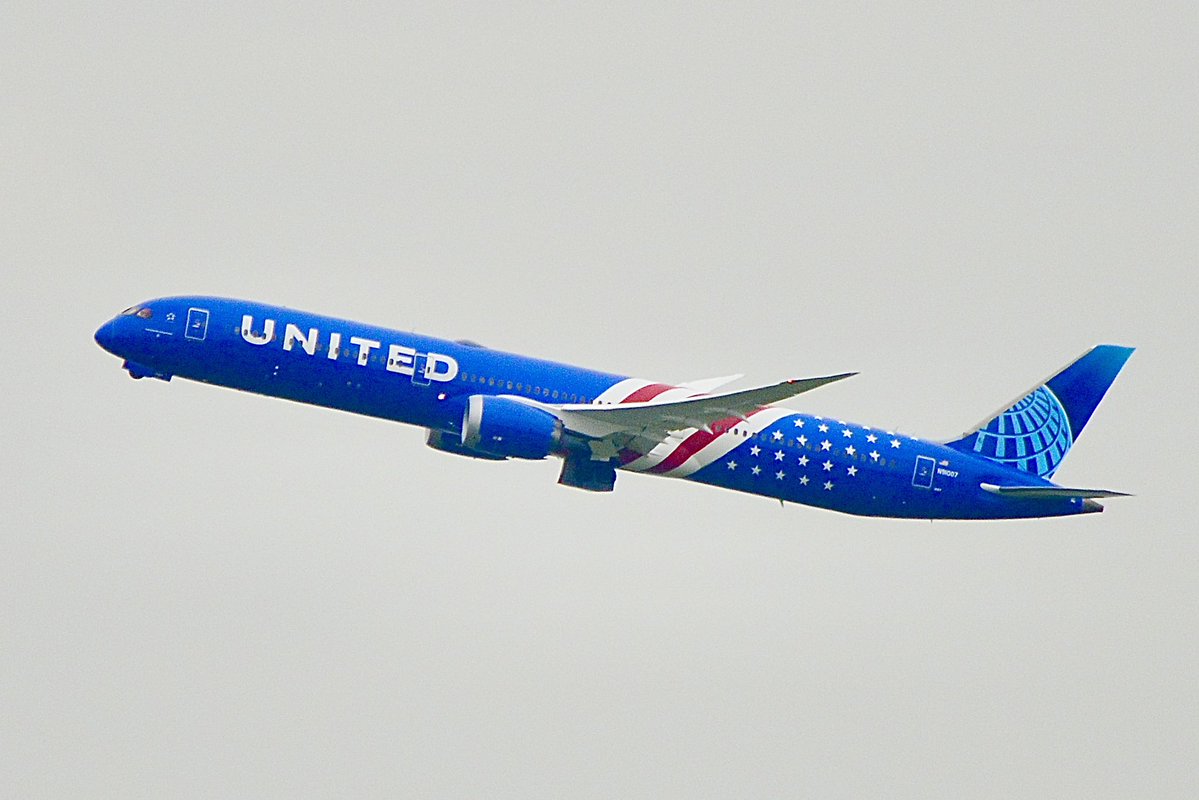 sky302tfs's tweet photo. #UnitedAirlines
#StarsandStripesLivery
#N91007
やっと羽田に来てくれた、ユナイテッド塗装機✈️🇺🇸
曇り空だも機体の色合いのお陰で綺麗に見える✨👀
来る来る詐欺を繰り返されて、やっとの飛来✈️ https://t.co/3HslpaPBDC