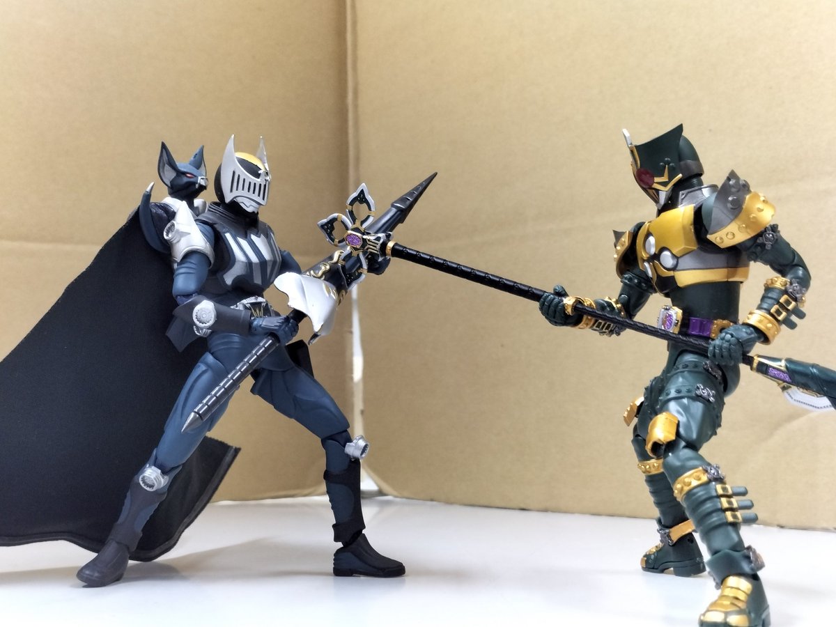 問題の答えです！正解は…… 仮面ライダードラゴンナイトから、ウイング