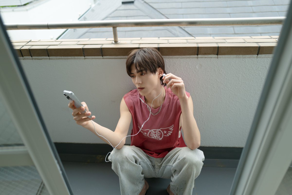 Auditionblue's tweet photo. みなさまおつかれさまです🙇‍♂️

#雑誌butter05🧈フェスタ🥁

本日もアザーカットをお届け❤️‍🔥

#簡秀吉 さんが、バルコニーで1人👐🏻

簡秀吉さん、聞いてますかぁ〜😄

🛒ご購入は👇
【HMV限定版表紙&amp;ポストカード】 
https://t.co/PkD5BxnbO9

(撮影=#山田涼香/インタビュー=#東谷好依) https://t.co/wr1EZmTICh