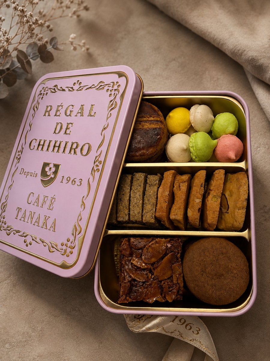 cury__chan's tweet photo. 在宅のお供はカフェタナカのクッキー缶🍪大好きな紅茶のクッキーが入ってるやつにした〜美味しい！妊糖待ったなしのお菓子ライフ満喫中...
※背景はAI https://t.co/IIFxqBFS0W