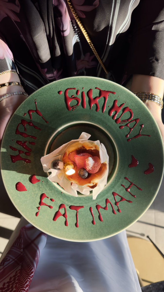 fatimaB8's tweet photo. 🎂💜 https://t.co/Q7TMkUZ5QR