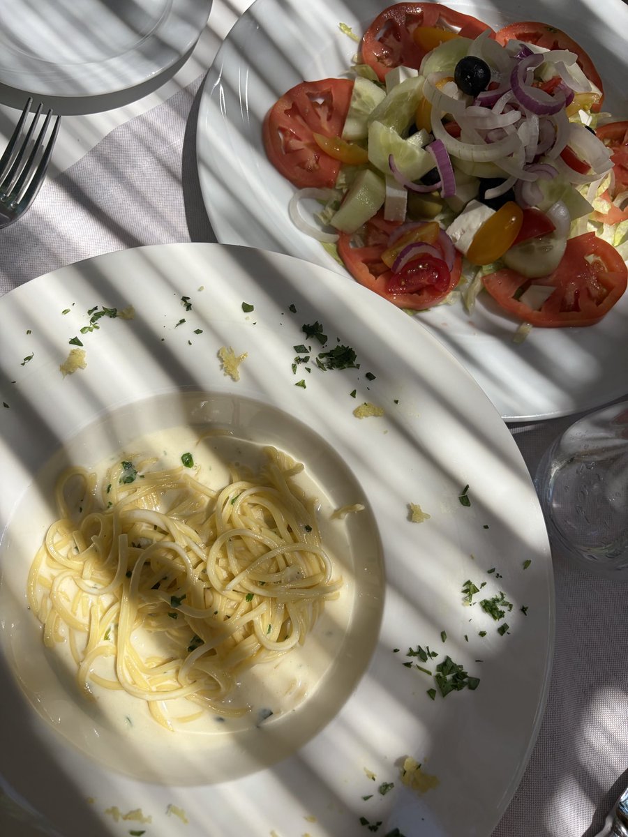 paucuepad's tweet photo. Capri 🛍️🍹💸 https://t.co/8aHibXLocJ