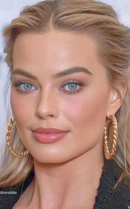 Kurdish__Trader's tweet photo. .

Margot Robbie.

#Margot isminin etimolojik kökeni Kürtçe anne anlamına gelen MA'ya dayanır.

Ma(r) ismi "HuDâ (ÊzDâ) #Kurd Güneş Tanrıçası'nın" diğer adıdır.

İsmi nedeni ile ünlü yapılıp, önü açıldı.

.

#kürt #kurdistan #kürdistan
#dolar #altın #gramaltın #gümüş #bitcoin https://t.co/G8n88UFZMC