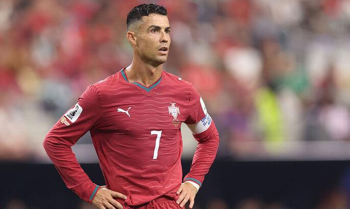 SlonBlaBla's tweet photo. Former England striker blames Ronaldo for Portugal's exit

"At the last World Cup, Gonzalo Ramos played in the last 16 and scored a hat-trick when the coach dared to leave Cristiano Ronaldo on the bench.

Four years have passed, Ronaldo has become four years older - and look what happened. The Portuguese national team performed below its capabilities precisely because of him," said Sutton.

In the last 16 of the World Cup, the Portuguese national team lost to Spain with a score of 0:1 and ended its performance in the tournament.