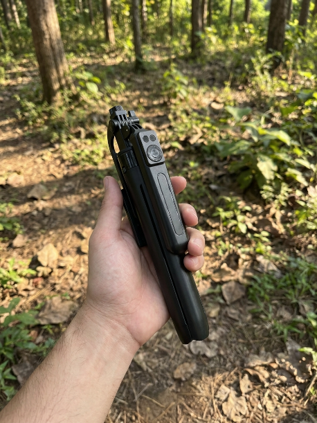 mongkiripiw's tweet photo. Ternyata pakai tripod berkaki empat yang bisa ditarik sampai 1,8 meter dan dapet remote bluetooth ginian yang menyelamatkan hp gw dari drama jatuh pas bikin konten outdoor.
https://t.co/GPJOySOQOO
#tongsis #tripod #tripodbluetooth https://t.co/JF0cqP8cV0