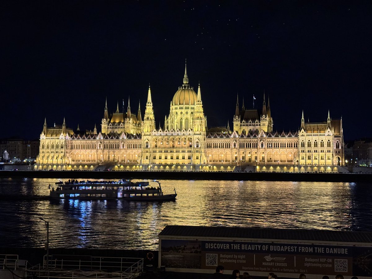 mayupf619's tweet photo. ハンガリー国立リスト・フェレンツ音楽大学での交換留学が終了しました🇭🇺
美しいブダペストで過ごした1年間、素晴らしい先生方のもとたくさん学び、多くの素敵な出会いに恵まれ、かけがえのない時間を過ごすことができました。
この経験を胸に、今後も音楽と真摯に向き合っていきたいと思います🌸 https://t.co/fRacRICjzQ