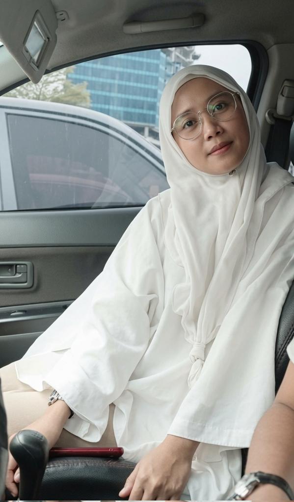 ritacyu's tweet photo. Di dalam mobil https://t.co/xoOONK3cP8