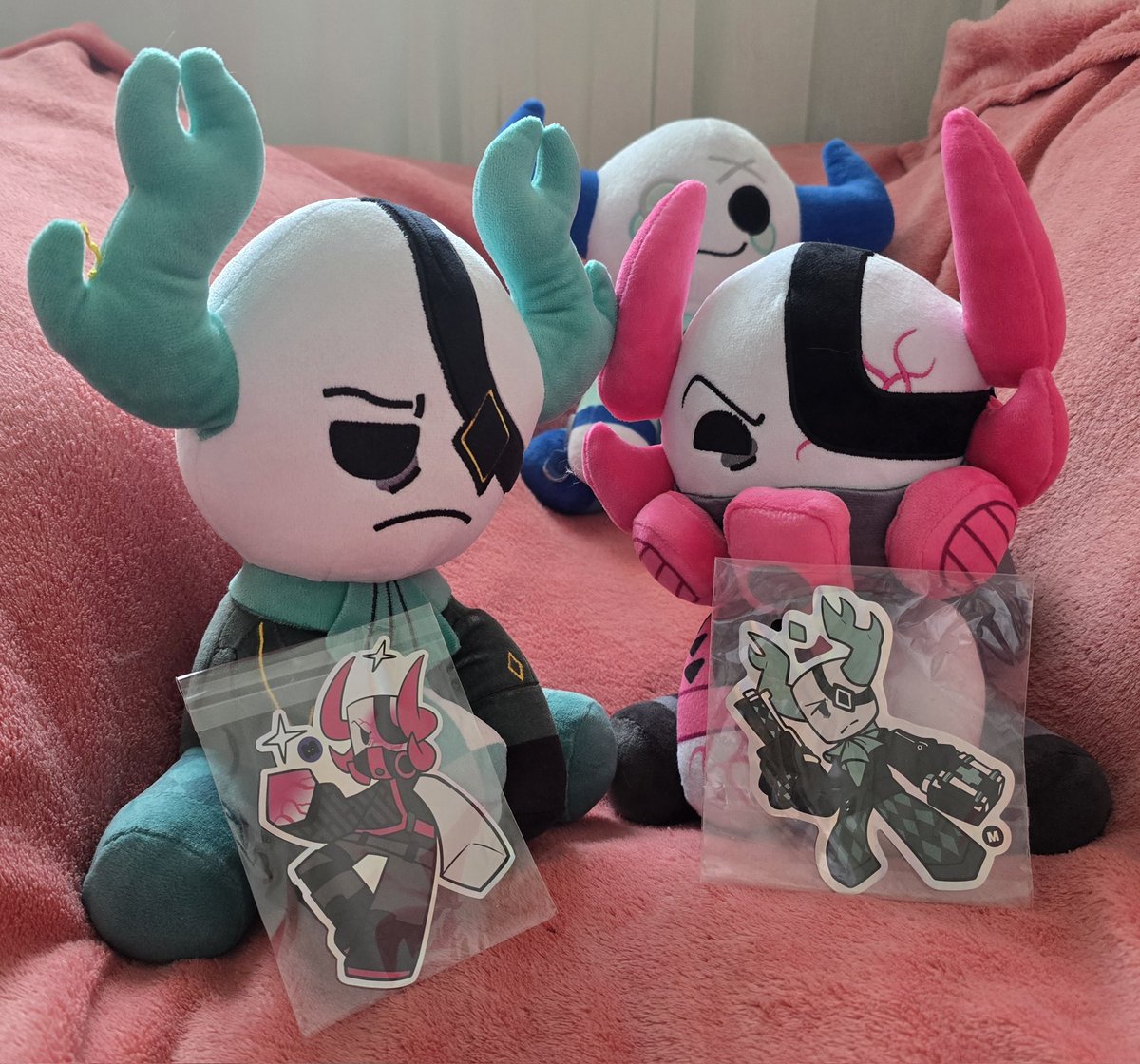 dozzie_star's tweet photo. Subspace and Medkit plushies! :D and.. Broker?? I guess??? https://t.co/4PTMk54sez