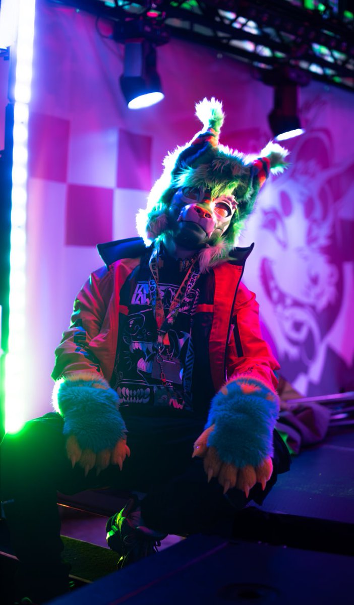 sesrel's tweet photo. 〰️Ibercon 2026〰️
Do you want to come and enjoy the party?😎

📸Pics by: @portixstudio
✂️Maker: @justbadjuju

#Ibercon #fursuit #furry #fursuiting #furryparty https://t.co/ygg6B3wnwV