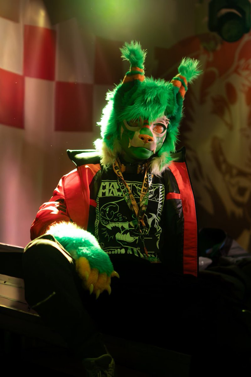 sesrel's tweet photo. 〰️Ibercon 2026〰️
Do you want to come and enjoy the party?😎

📸Pics by: @portixstudio
✂️Maker: @justbadjuju

#Ibercon #fursuit #furry #fursuiting #furryparty https://t.co/ygg6B3wnwV