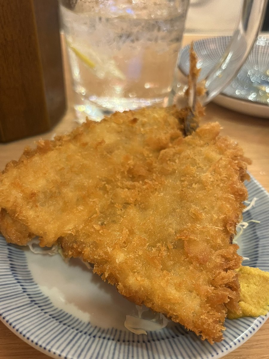 makoryou48's tweet photo. でっけぇーアジフライ https://t.co/Q317lfsBJQ