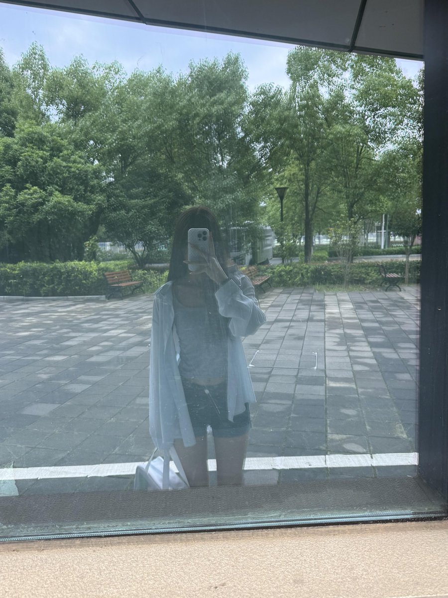 yavier069's tweet photo. 看见镜子忍不住给自己甩两张😂😂  #南京 https://t.co/8YWga1t1O9
