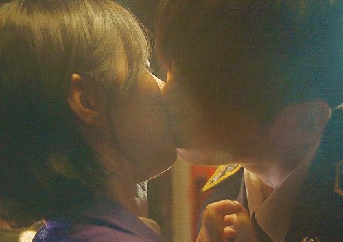 rcbrainrot's tweet photo. phonebooth kiss 🔛🔝 https://t.co/qa2tBIHgRa
