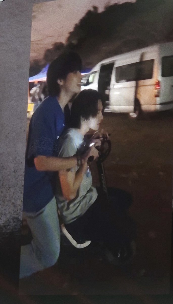 smilemycute's tweet photo. สกู๊ตเตอร์มันเล็กเนอะป๊า https://t.co/WrluezOSRI
