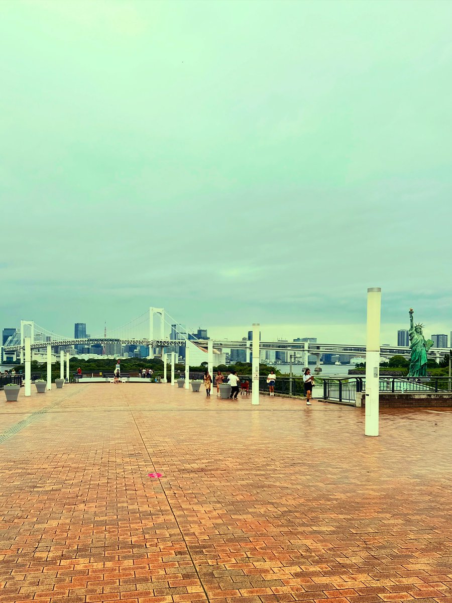 yatz_official's tweet photo. 昔から不思議に思ってたけど,神頼みとか,神社の願掛けるのって賽銭箱に小銭をぐらいしか入れへんのに願いを叶えてもらえるって思ってる行為,厚かましくないか?w
七夕,雨止んでよかった,めっちゃ寝不足眠たい,あかん,おやすみ.たなばたさま,爆睡できますように.#yatz #やっつ #ANANTS #あんあんつ https://t.co/v87AUMZEzZ