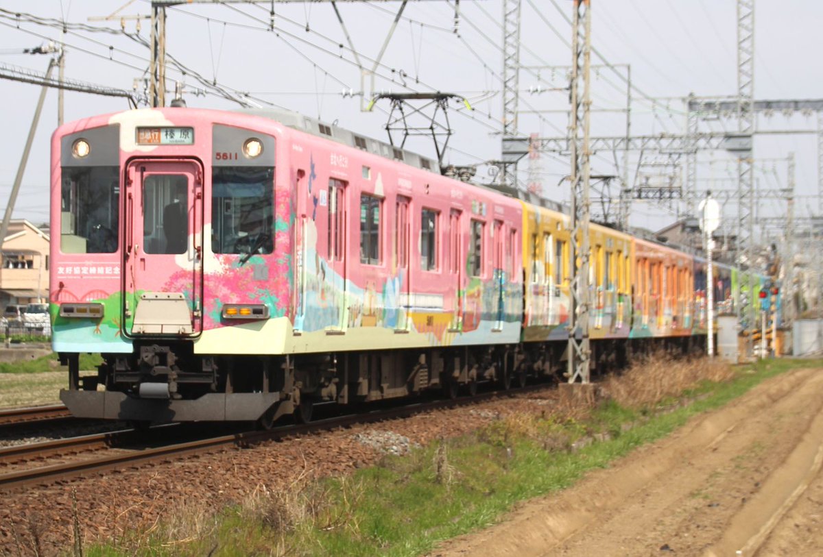 YLc5820's tweet photo. おはようございます🙂「台北へ行こう!列車」として活躍する5800系DF11ですが榛原行き区間急行での姿は新鮮に感じられ、沿線での撮影は勿論榛原の5番のりばに停車中の姿も撮影したいです😃📷🚋
#近鉄 #近鉄電車 #近鉄5800系 #DF11 #台湾 #台北 #ラッピング #区間急行 #榛原 #沿線 #撮影 #近鉄大阪線 https://t.co/ZvhRm96qZD