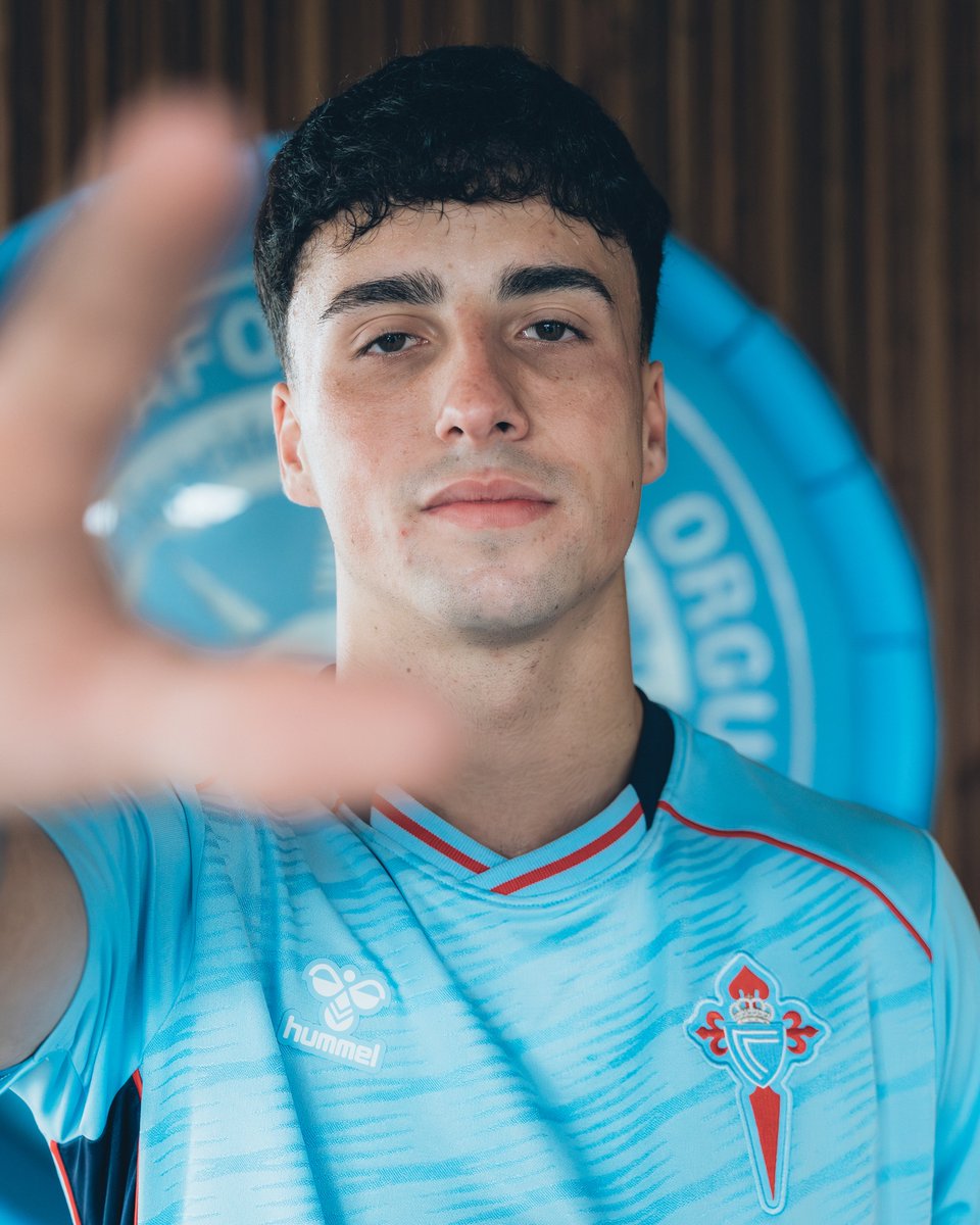 CanteiraCeleste's tweet photo. 𝗢𝗙𝗜𝗖𝗜𝗔𝗟 📣 Ángel Davila renova co Celta!

O ponteareano amplía o seu contrato e dá o salto ao Celta Fortuna.

Moitos parabéns, Ángel! 🩵

#OrgullodeCanteira ⋄ #FeitoNaMadroa