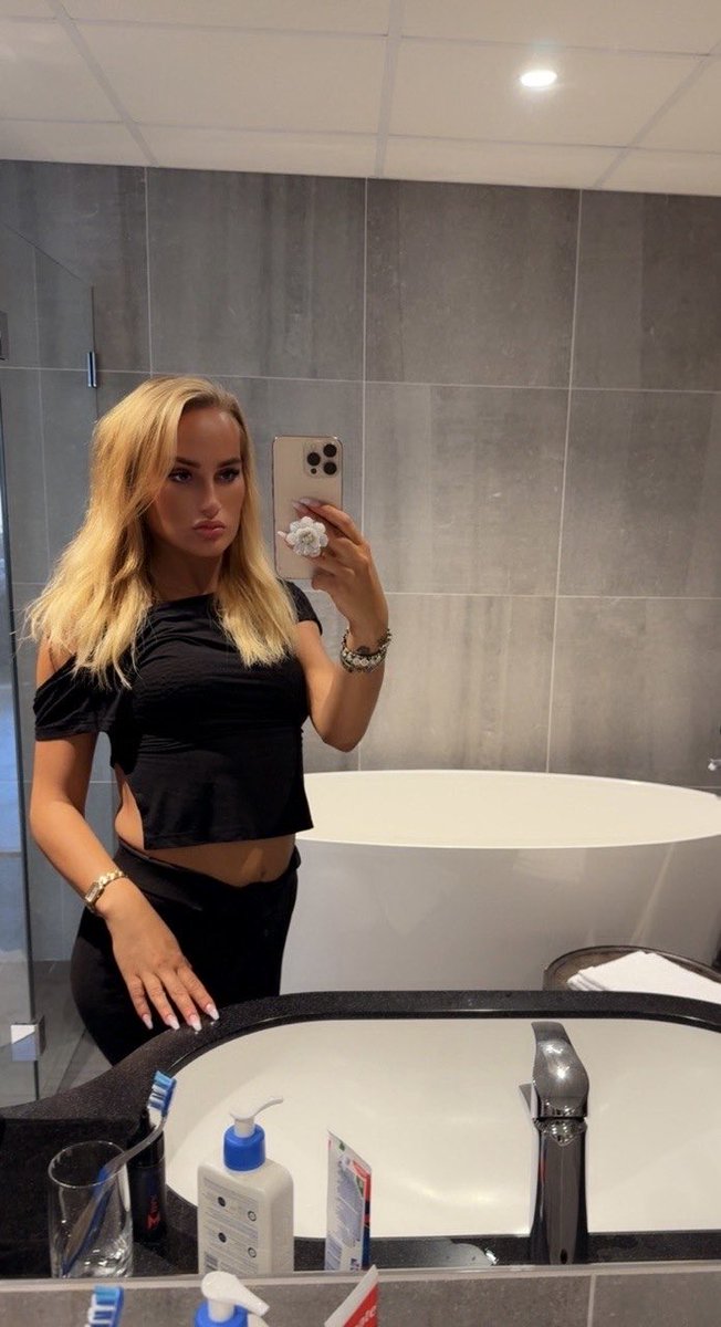 blancosluxe's tweet photo. Någon chatt sugen?? DMa mig😌 https://t.co/vXYsykradw