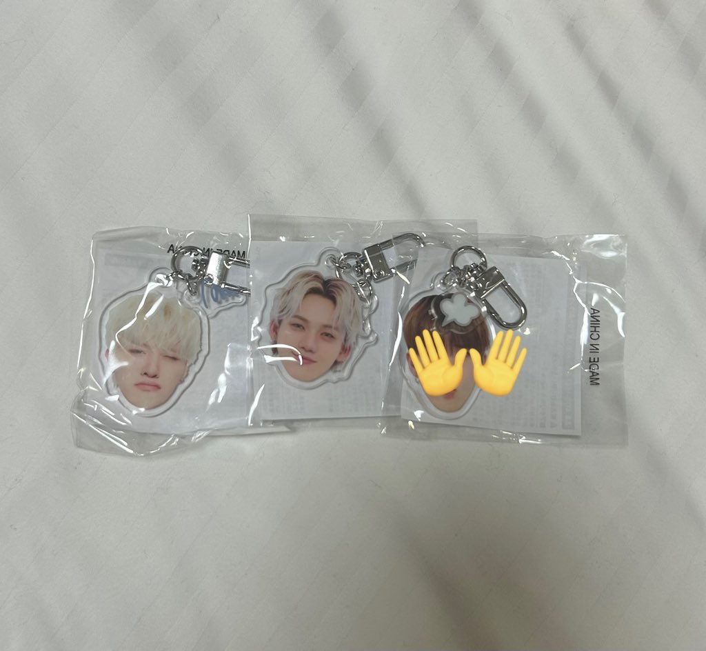 leo__ole's tweet photo. REASURE ポップアップ POPUP カプセルトイ 顔アクキー 交換

【譲】 ヒョンソク(喜)、ジョンファン（哀）

【求】ヨシ（楽）

7/20 Kアリ手渡し
お気軽にお声掛けください☺︎

#treasure交換
#トレジャー交換 https://t.co/lhPXa8srjV