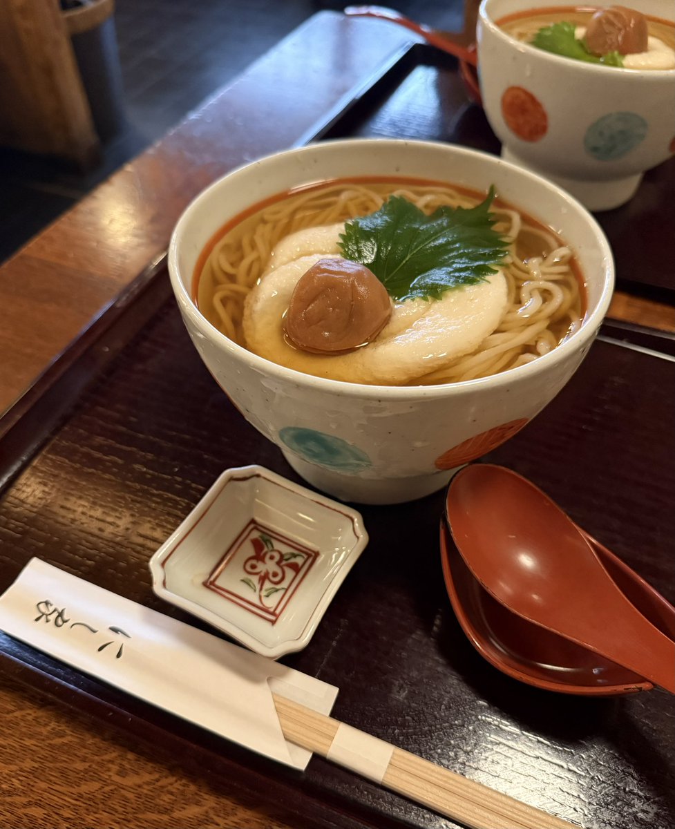 sly___v's tweet photo. 大阪で遊んでくれてありがとう〜❤️
行きたかったうどん屋とカフェに行けて大満足だったし、毎度話が尽きなくて時間が足りない！！
あとプレゼントほんと嬉しい〜🥹🫶🏻 https://t.co/YilPfegwj5