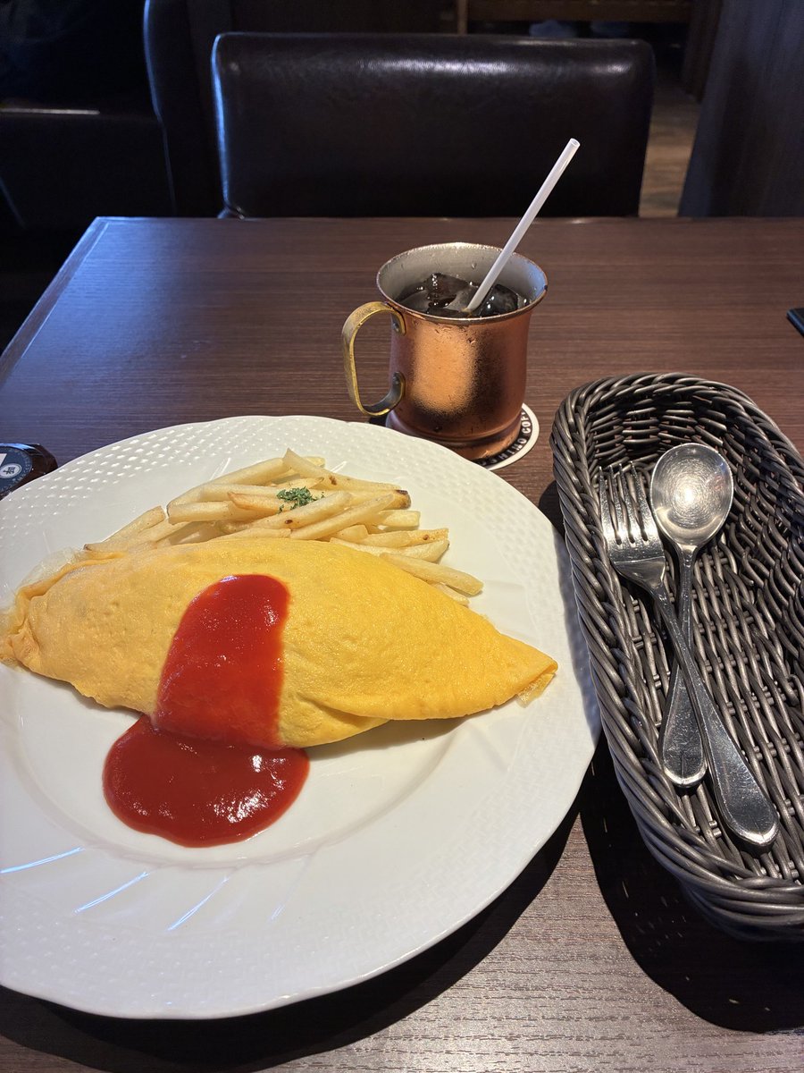 mikimki3639's tweet photo. こんばんは^_^❣️今日のお仕事は予定通り終わりました〜明日のお休みゲットできました😆❣️嬉しくなって都内の星乃珈琲店に寄り道します〜大好きなふわふわオムライスセット〜アイスコーヒーと一緒に頂きます🥰❣️今日も一日お疲れ様でした〜明日はゆっくり休みます❣️あっ妄想家ミキティは海の家🏠行きたい