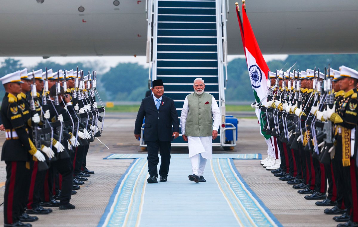 VBAswithNAMO's tweet photo. PM Modi arrives in Indonesia   

Explore and download PM Modi’s latest photos here.
https://t.co/wFLZlq8z6o

@narendramodi
@narendramodi_in
@PMOIndia
#NaMoPhotoGallery https://t.co/uBbmrC5y6Q