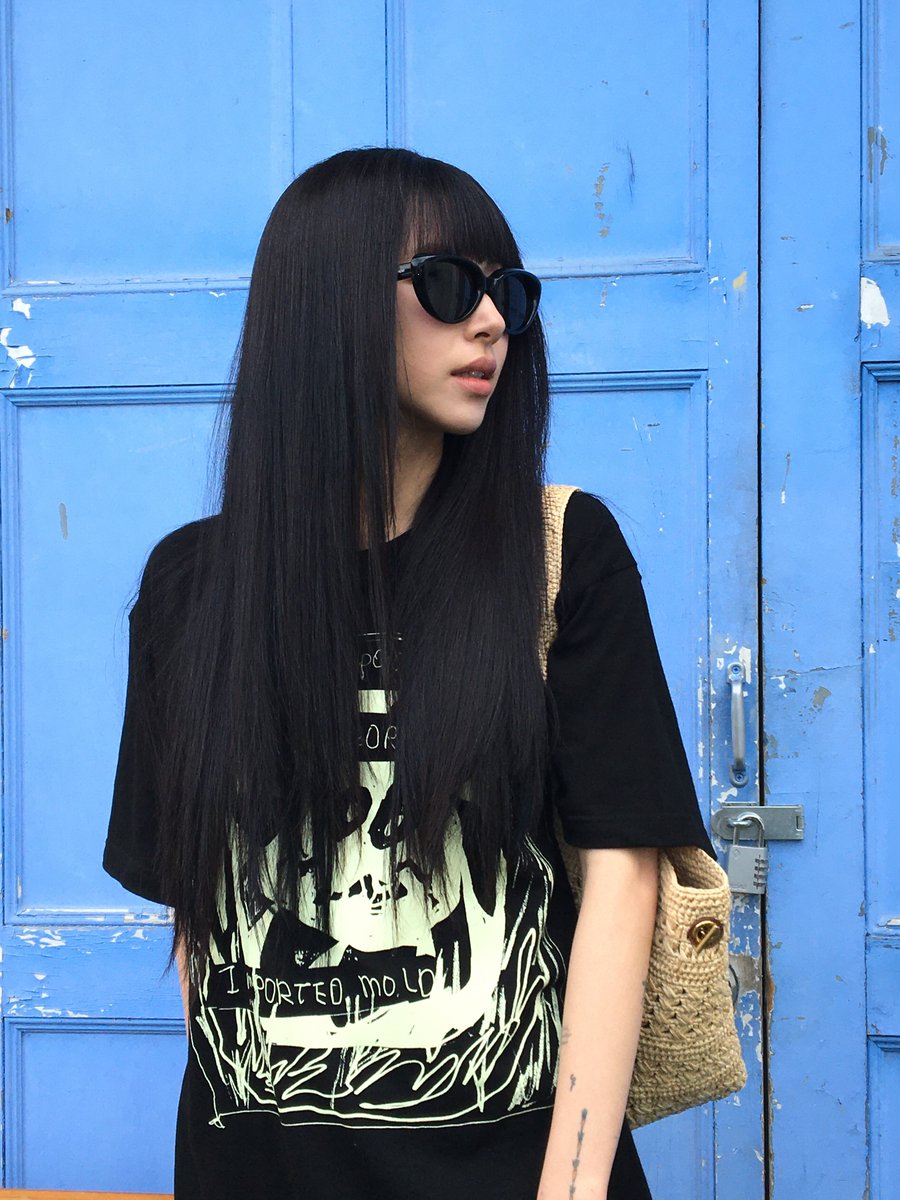 godmitzu's tweet photo. CHAEYOUNG FOR YSL https://t.co/rIfkzTVSfK