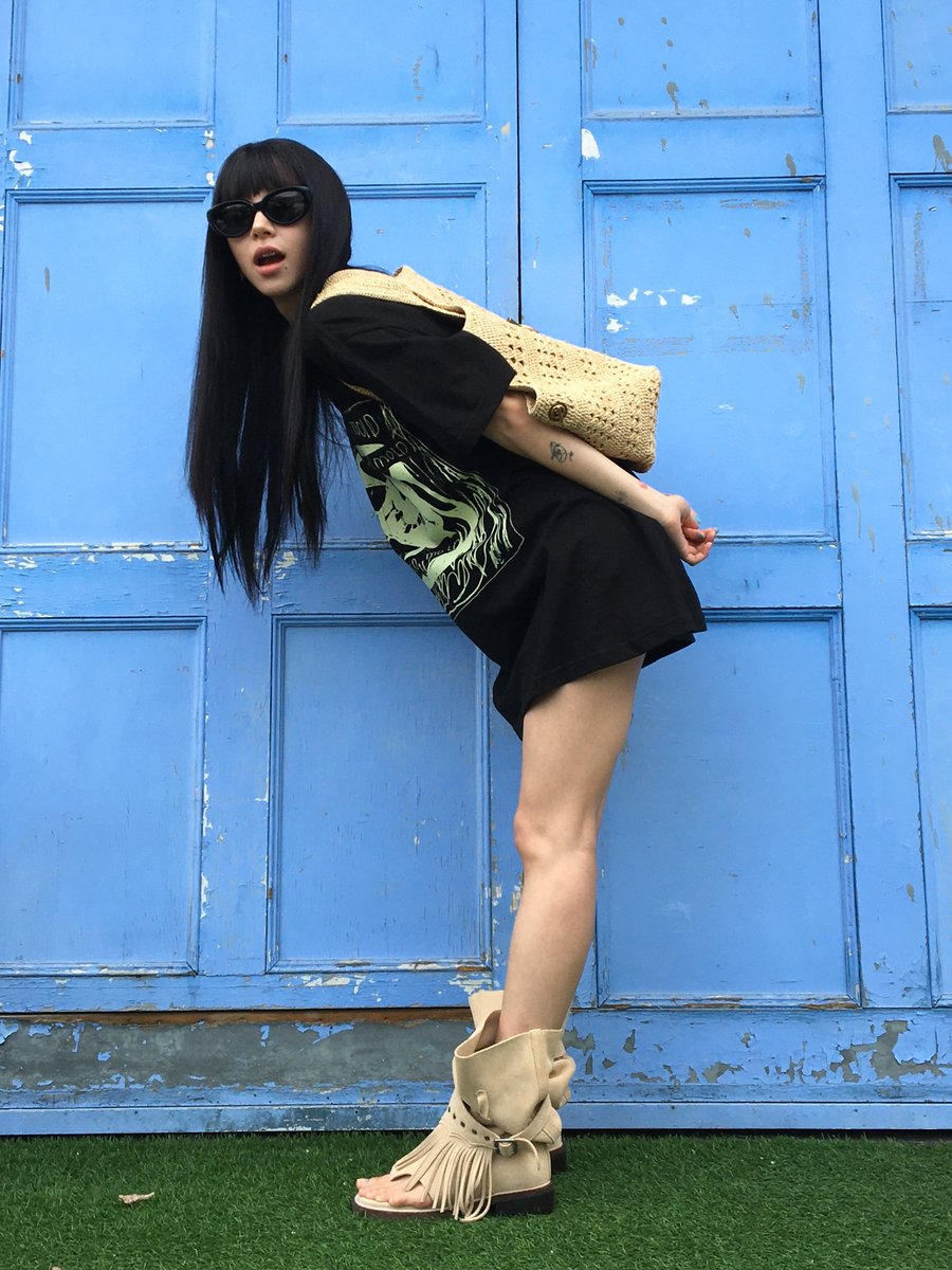 godmitzu's tweet photo. CHAEYOUNG FOR YSL https://t.co/rIfkzTVSfK