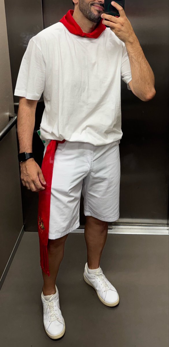 DuduWolf_Master's tweet photo. Bueno bueno bueno… ¿debería retomar esto por aquí? 😏
Ahora lo que toca es seguir con la fiesta 😜😎
¿Quién está por estos días para disfrutar de las fiestas de #SanFermín ? 🔥😈

#SanFermín2026 #bull #maledom #findom #cashmaster #single #hotwife #swinger #cuckold https://t.co/fbBPjGy6ie